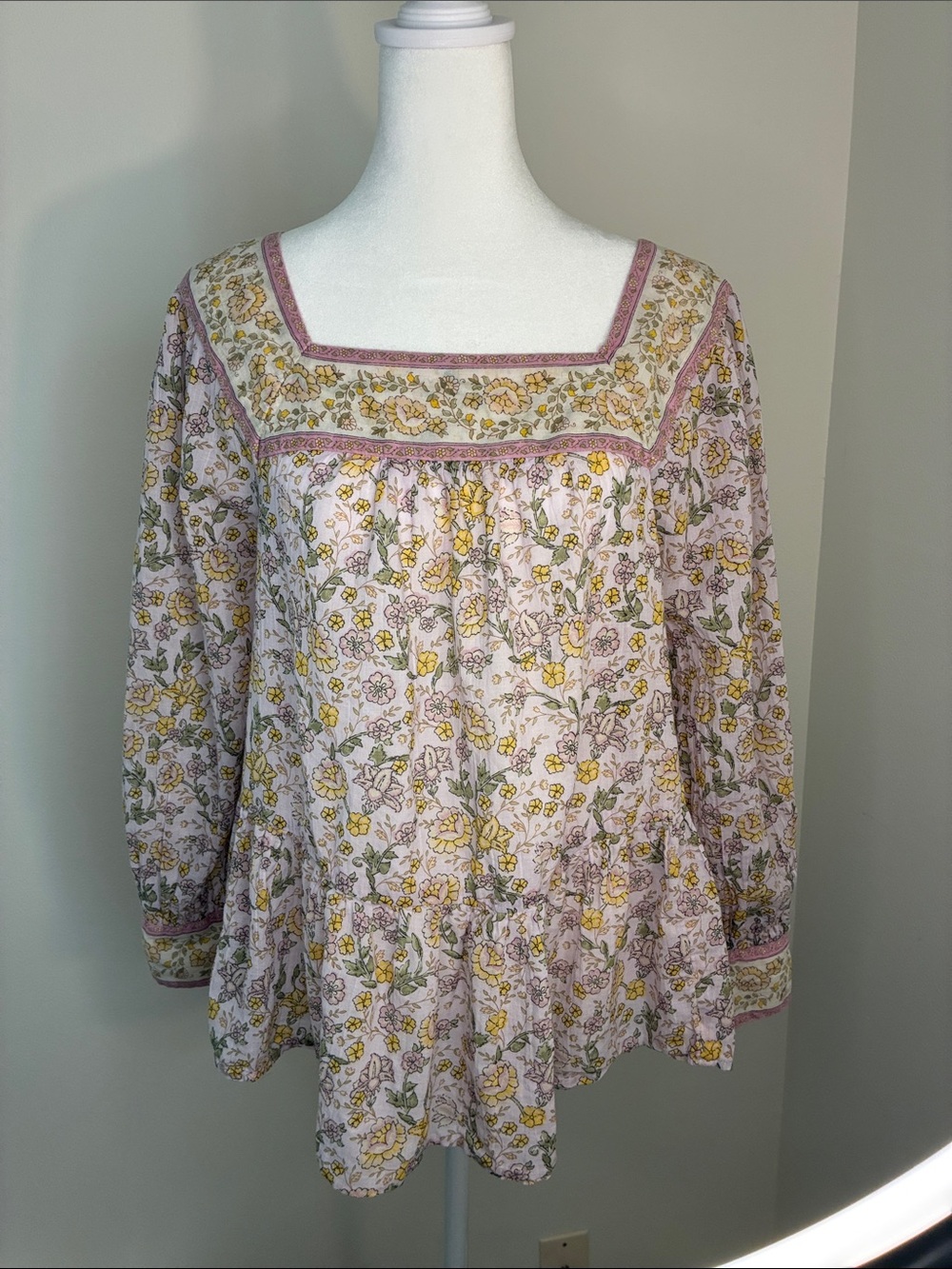 American Eagle XS/TP Pink Floral Smocked Top
